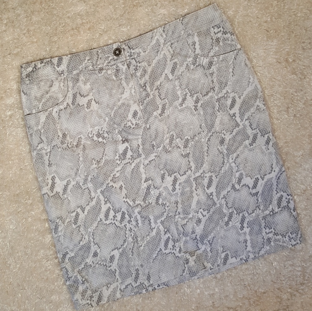 Chico's Grey & White Snakeskin Print Pencil Skirt